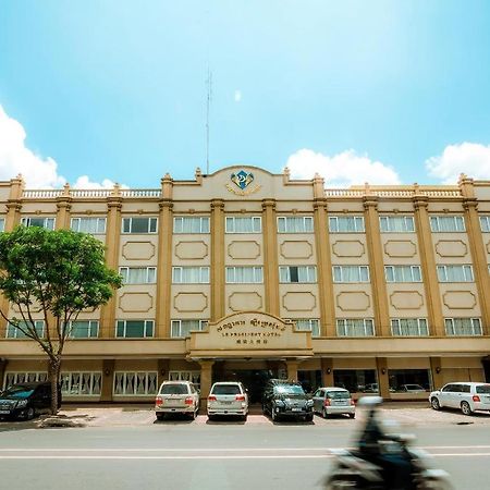 Le President Hotel Phnom Penh Exterior photo