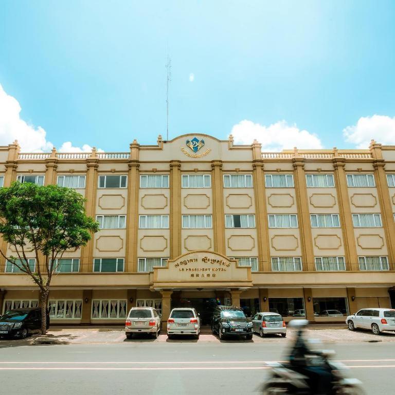 Le President Hotel Phnom Penh Exterior photo