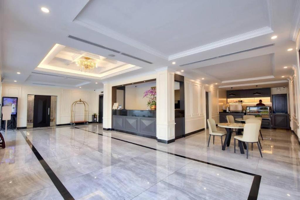 Le President Hotel Phnom Penh Exterior photo
