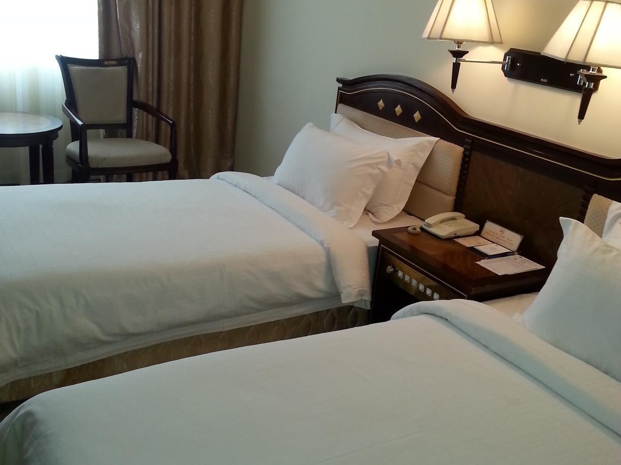 Le President Hotel Phnom Penh Exterior photo