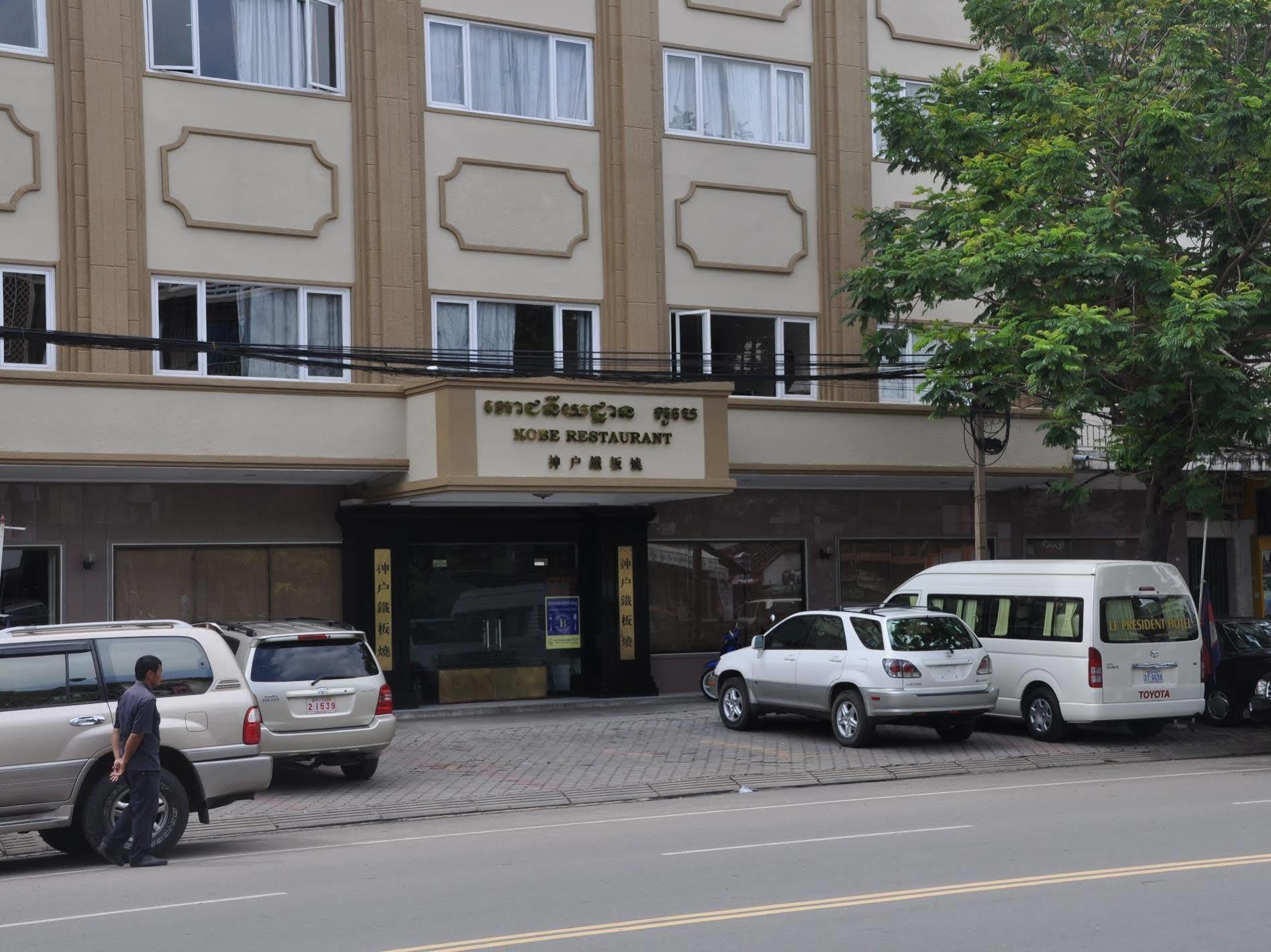 Le President Hotel Phnom Penh Exterior photo