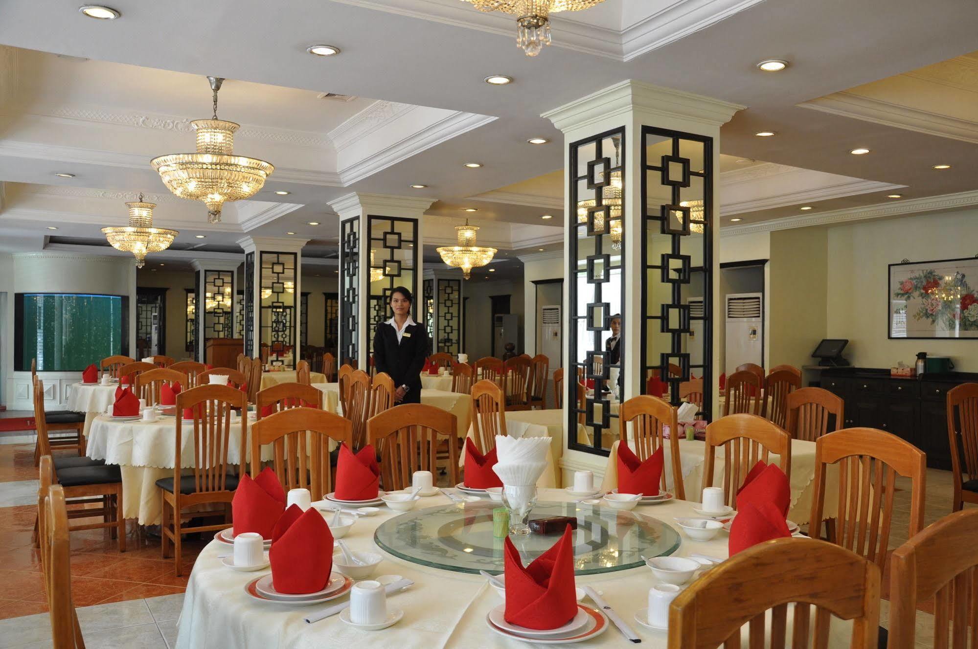 Le President Hotel Phnom Penh Exterior photo