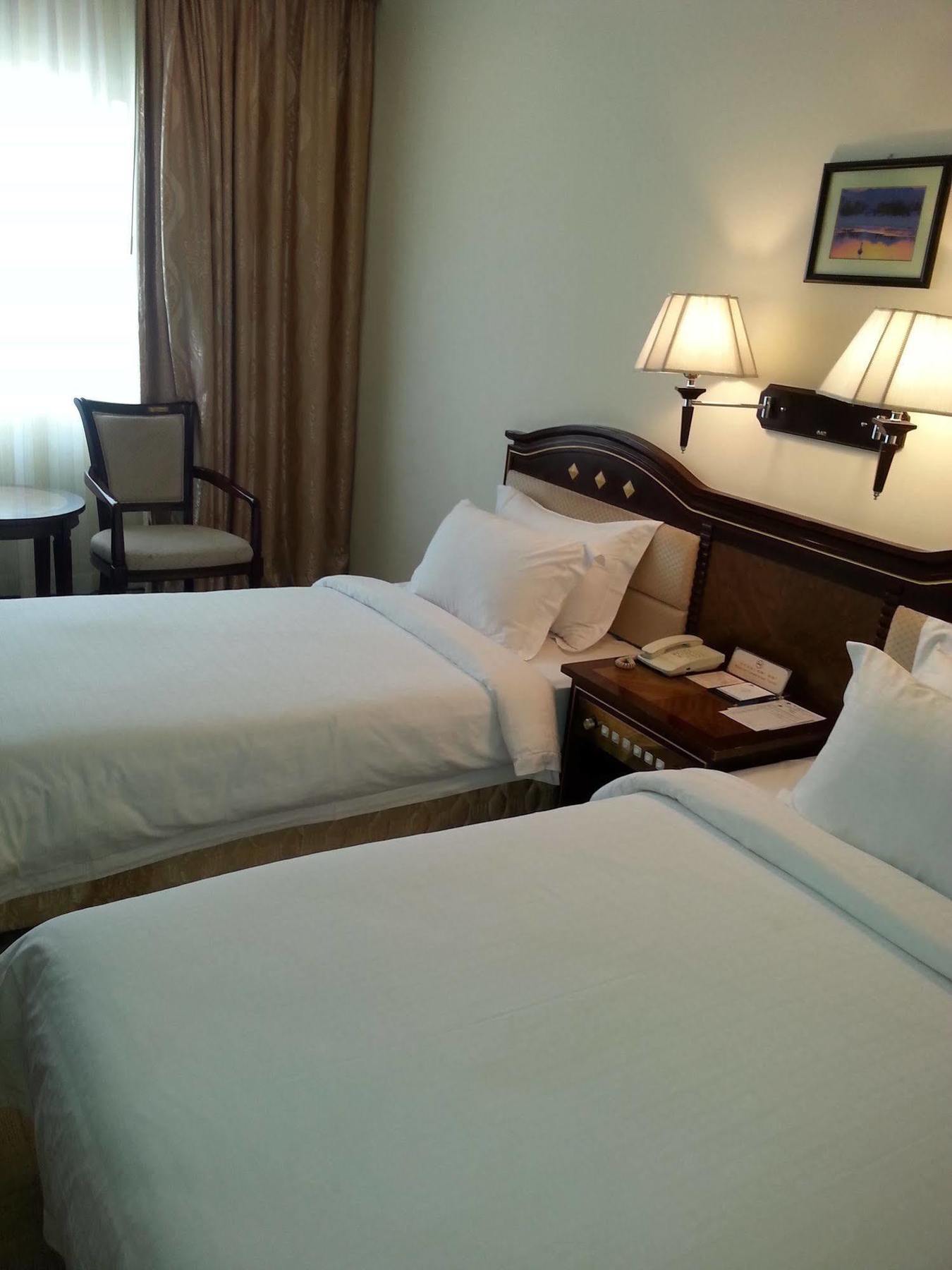 Le President Hotel Phnom Penh Exterior photo