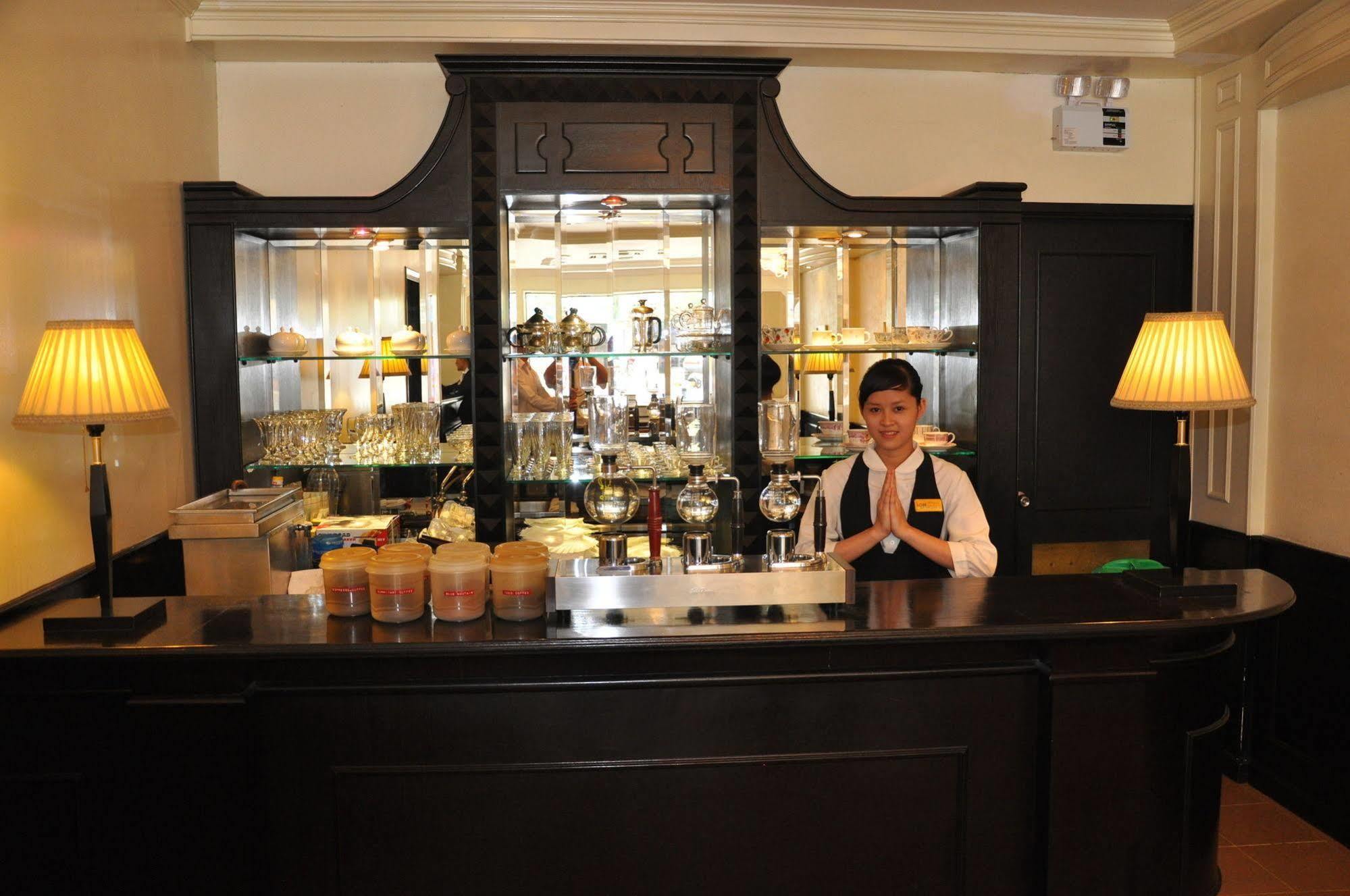 Le President Hotel Phnom Penh Exterior photo