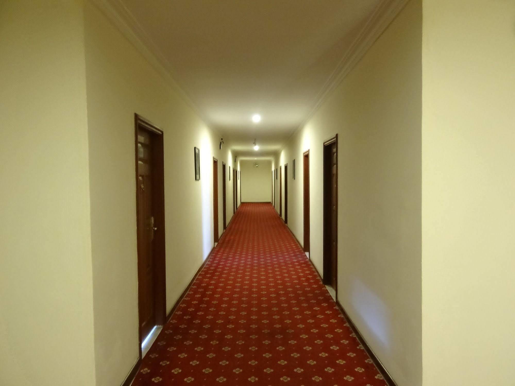 Le President Hotel Phnom Penh Exterior photo