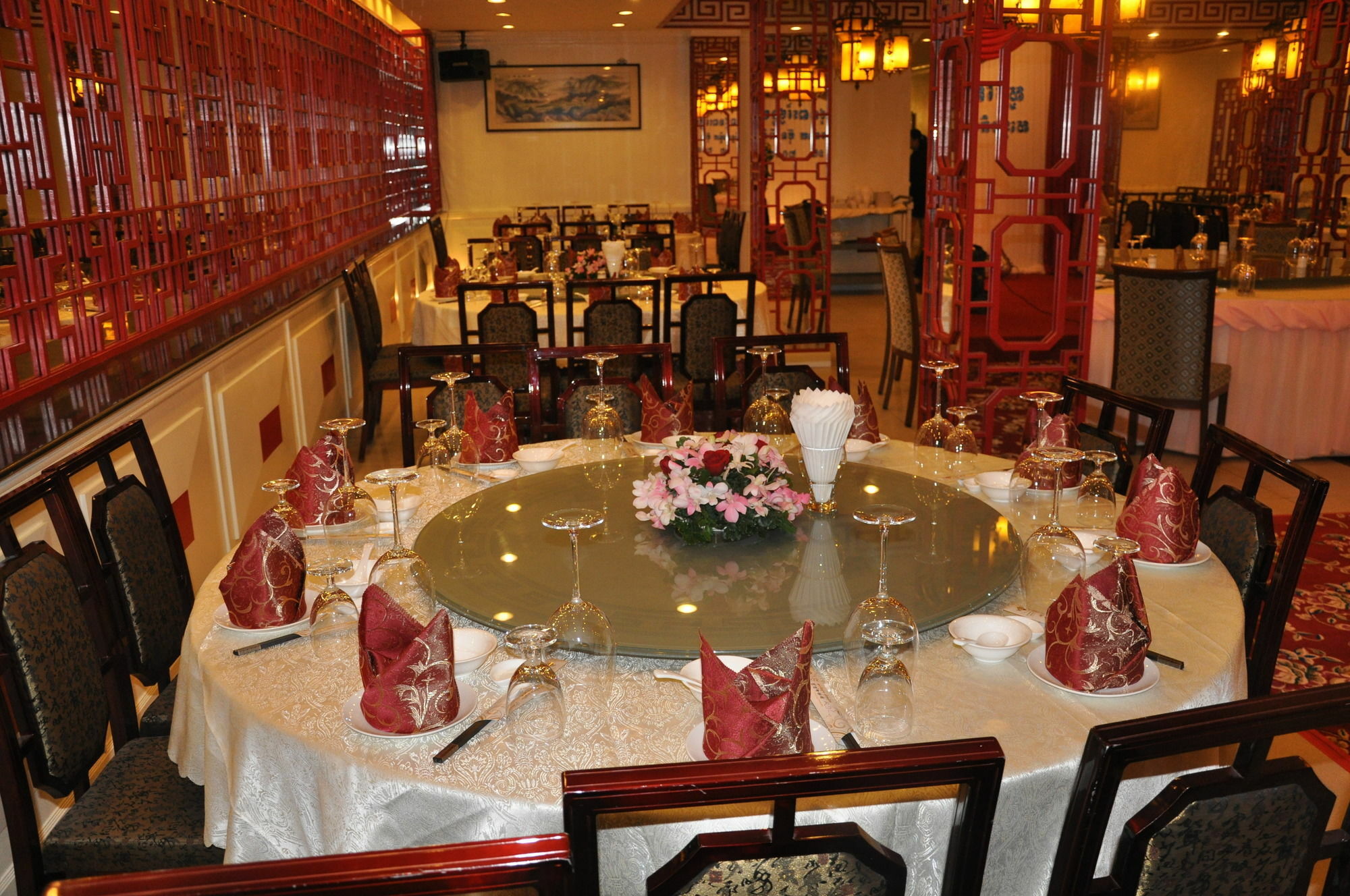 Le President Hotel Phnom Penh Exterior photo
